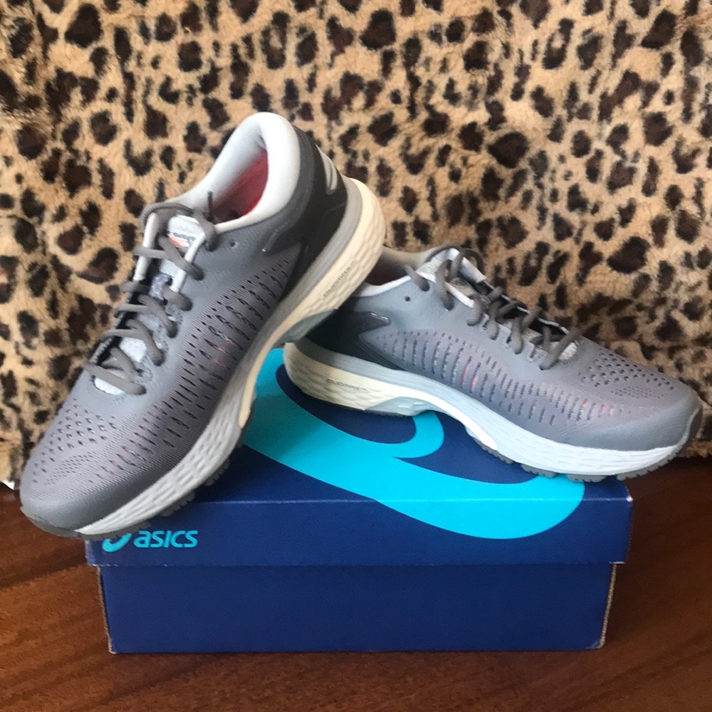 ASICS gel-kayano 25 ONLY USED TWICE